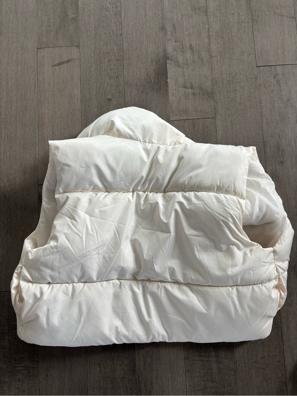 Size Medium Aeropostale white puffer vest - Picture 7 of 8